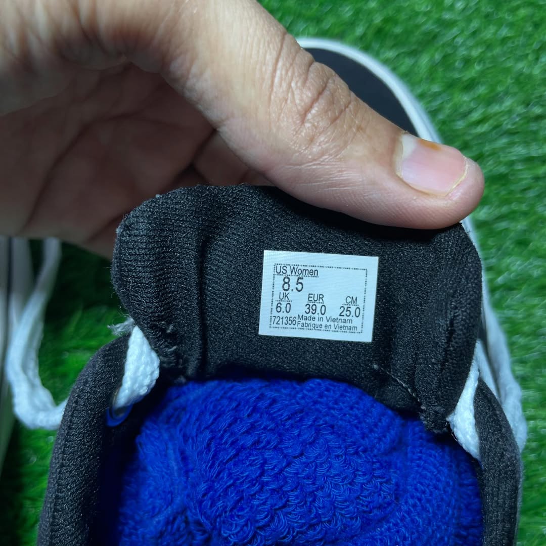 Black Vans Low Top(Size 39 / 8)