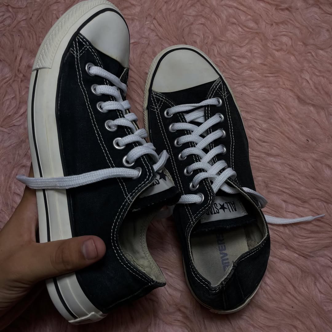 Black Converse Low Top(Size 42 / 10)