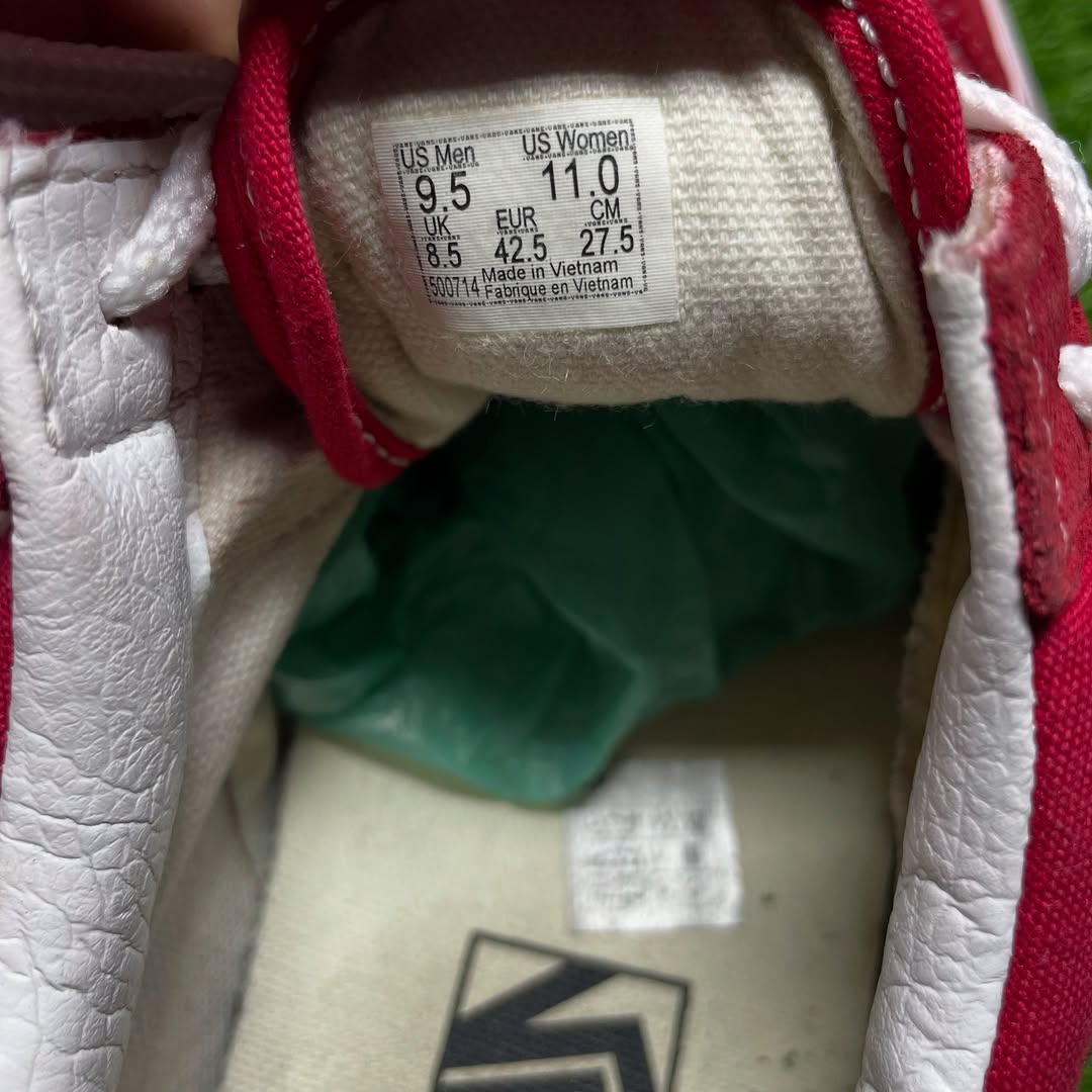 Red Vans Low Top (42.5 / 10.5)