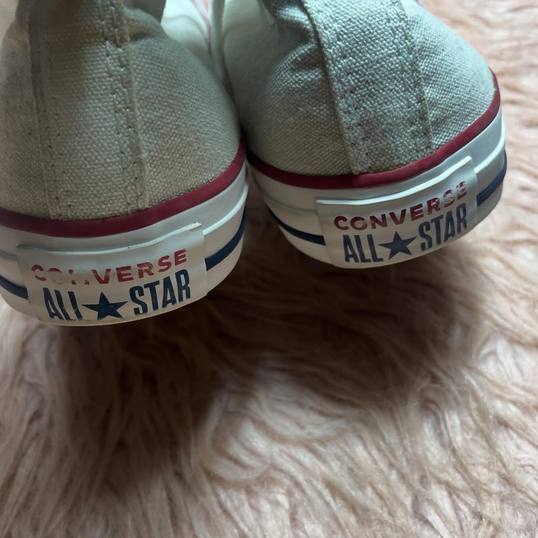 Beige Converse High Top(Size 39 - 39.5 / 8)