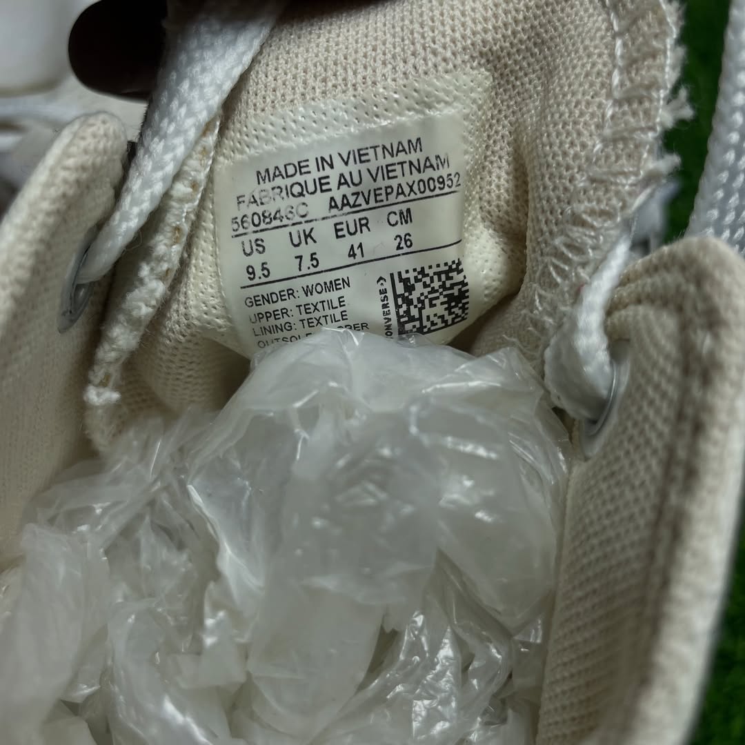 White Converse High Top (41 / 9)