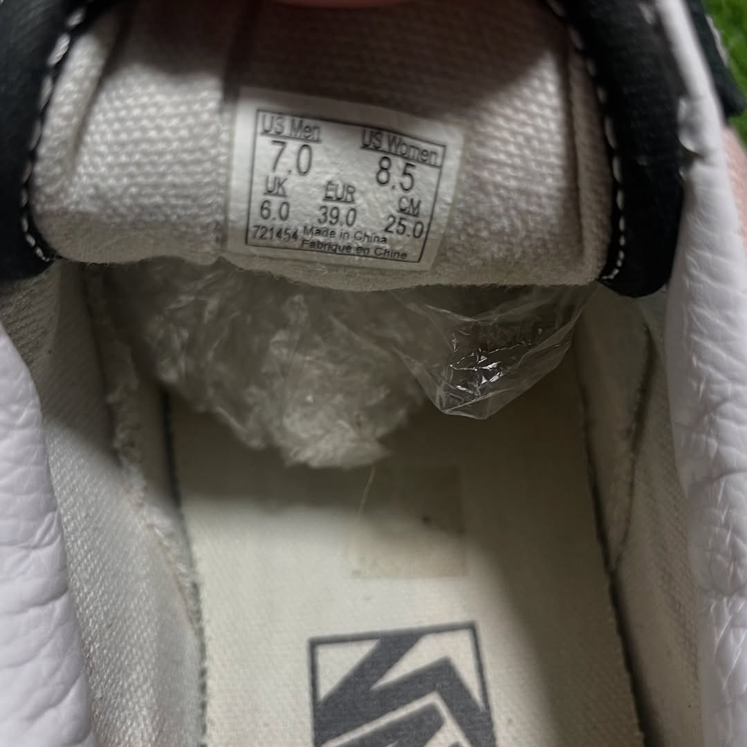 White Vans Low Top (39 / 8)