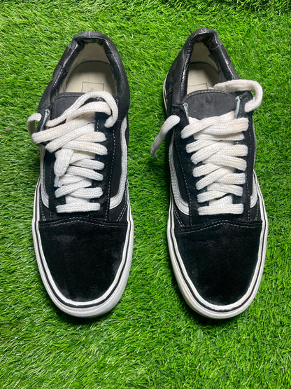 Black Vans Low Top (42.5 / 8.5 )