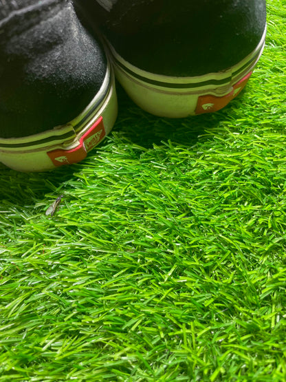 Black Vans Low Top (42.5 / 8.5 )