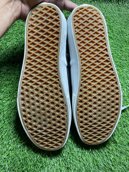 Black Vans Low Top (42.5 / 8.5 )