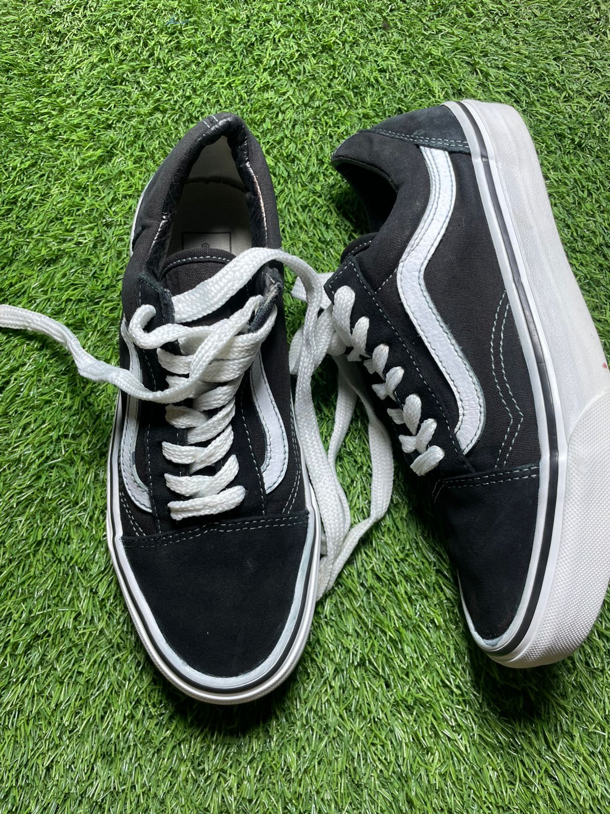 Black & White Vans Low Top (Size 38 / 5.5 )