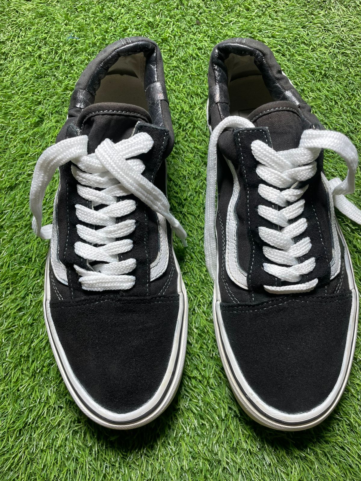 Black Vans Low Top( Size 41 / 7.5 )