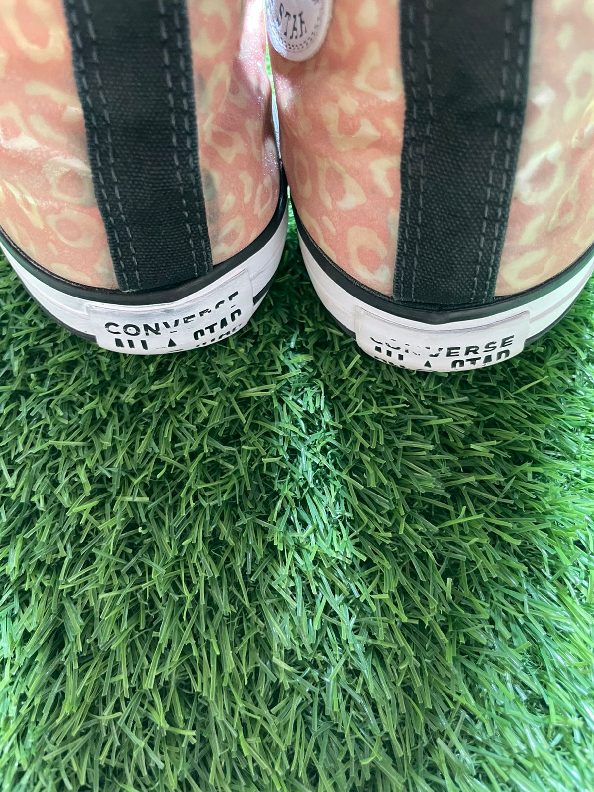 Orange Converse High Top ( 41.5-42 / 7.5 )