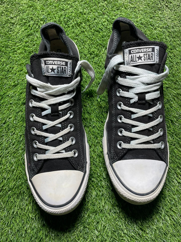 Black Converse Low Top ( 44 / 10 )