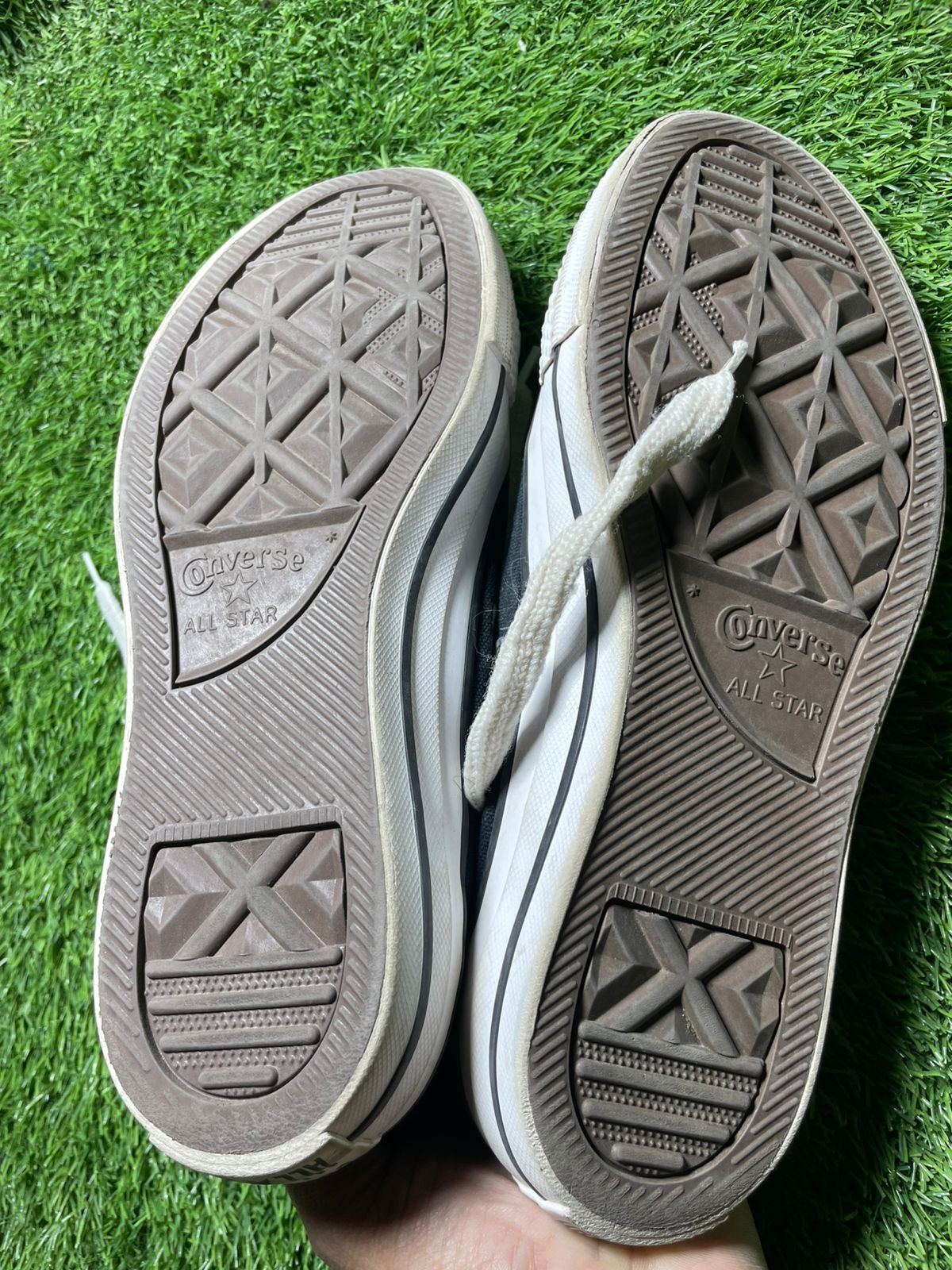 Blue Converse Low Top ( 36.5-37 / 6 - 6.5 )