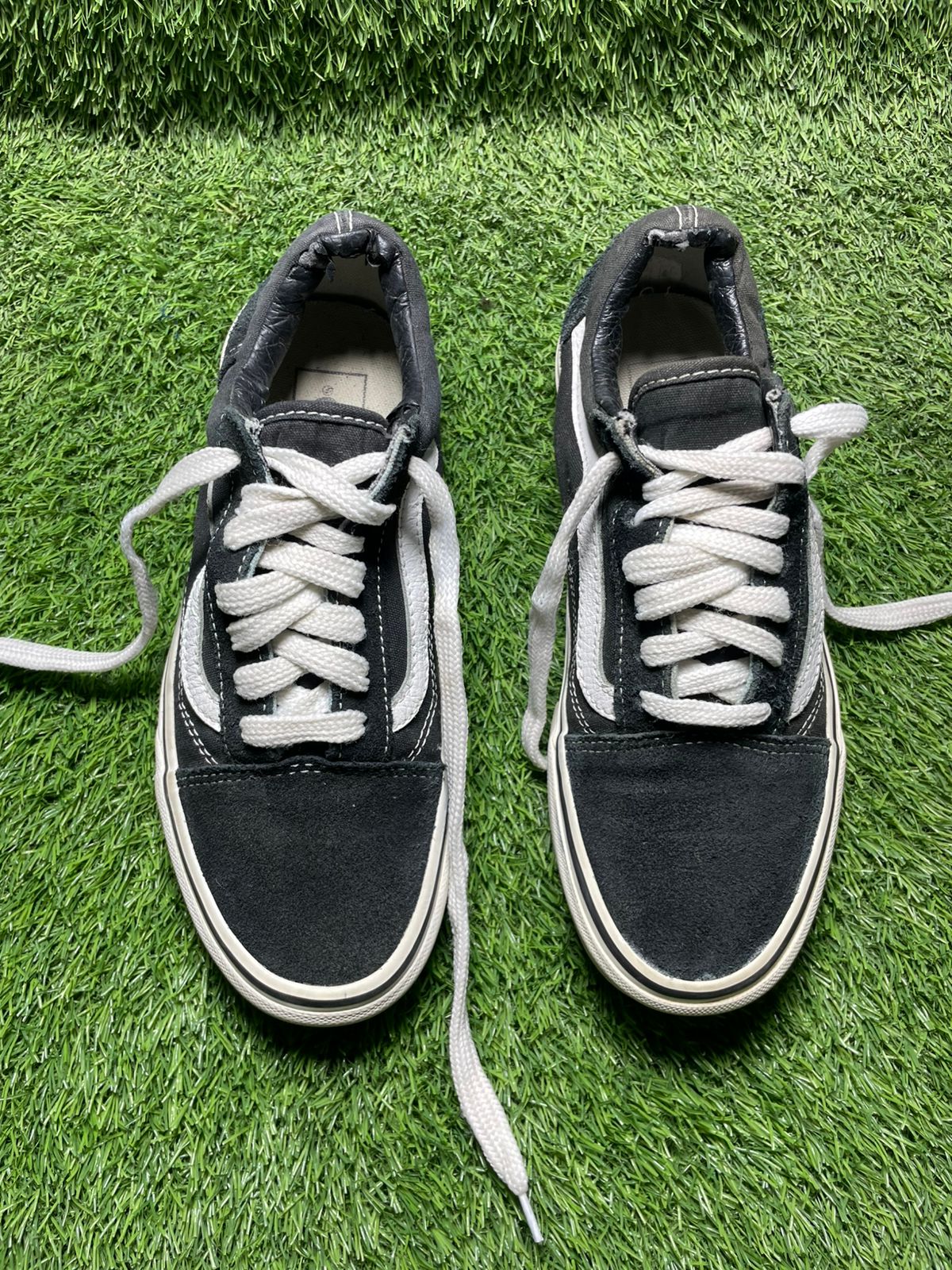 Black Vans Low Top (37 / 6)