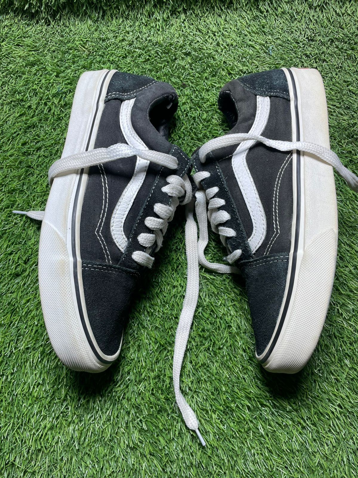 Black Vans Low Top (37 / 6)