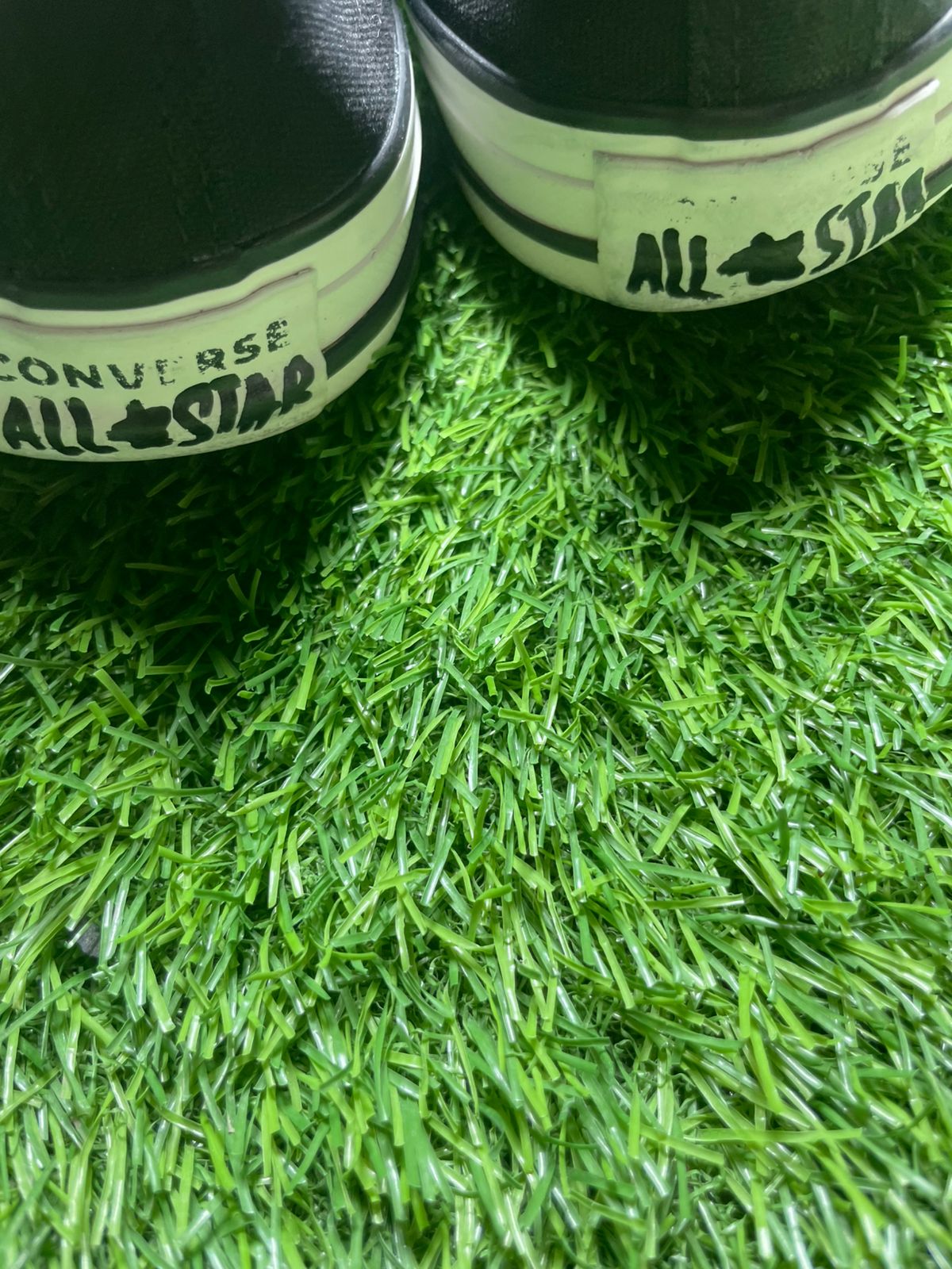 Black Converse Low Top ( 44 / 10 )