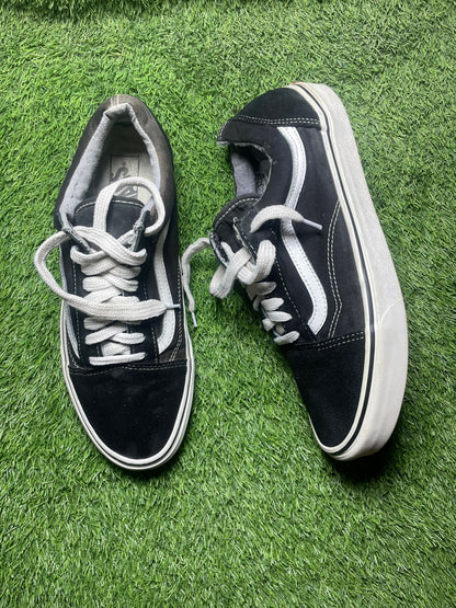 Black Vans Low Top (43 / 8.5 )