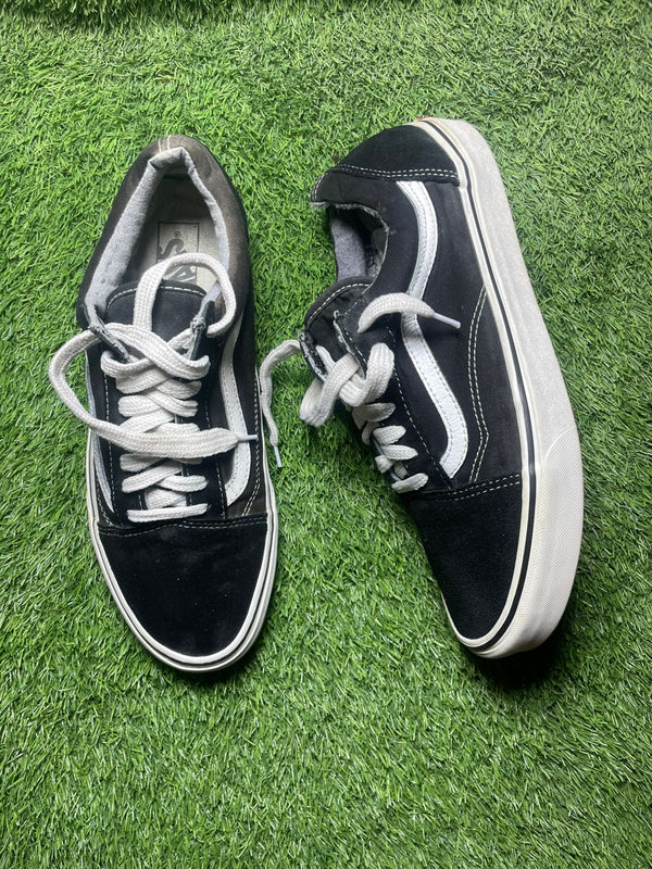 Black Vans Low Top (43 / 8.5 )