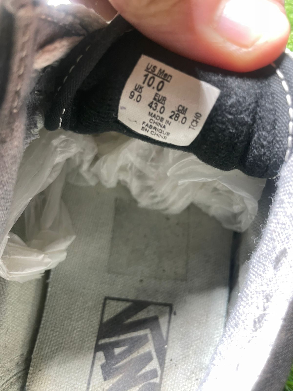 Black Vans Low Top (43 / 8.5 )