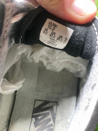 Black Vans Low Top (43 / 8.5 )