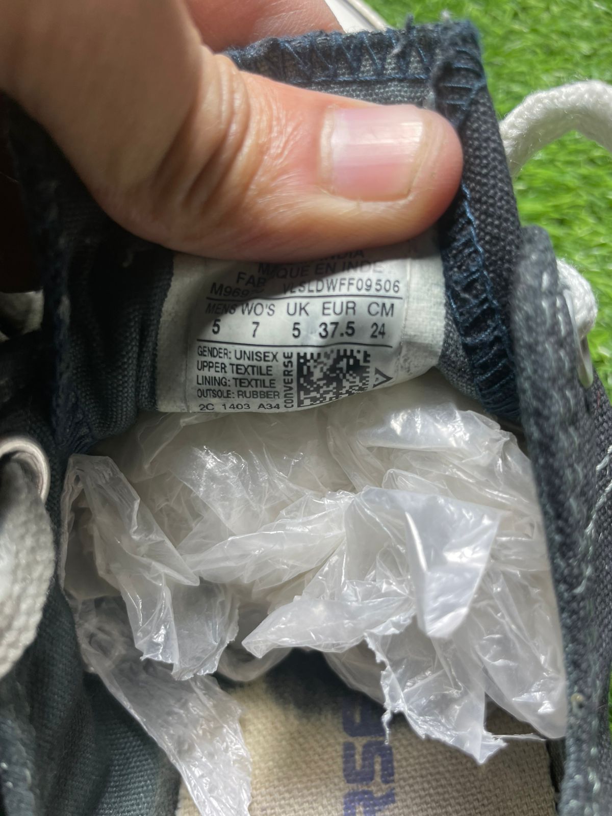 Black Converse Low Top (37.5 - 38 / 5)