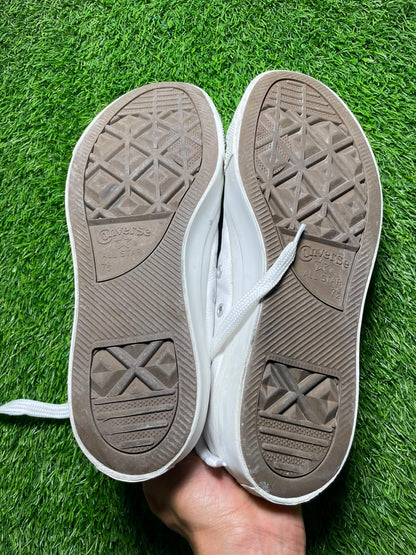 White Converse Low Top ( Size 41 / 7.5 )