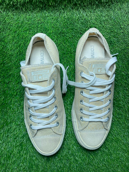 White Converse Low Top (Size 41 / 7.5 )