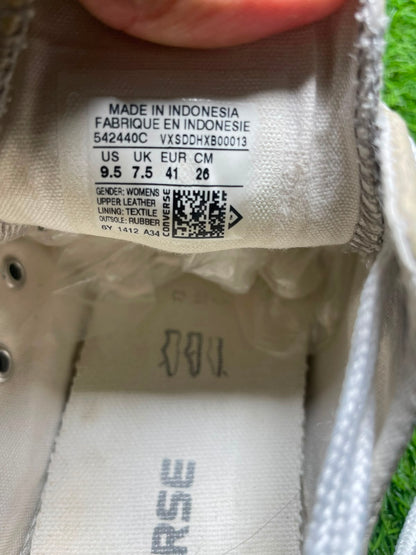 White Converse Low Top (Size 41 / 7.5 )