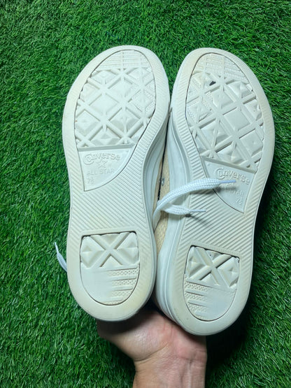 White Converse Low Top (Size 41 / 7.5 )