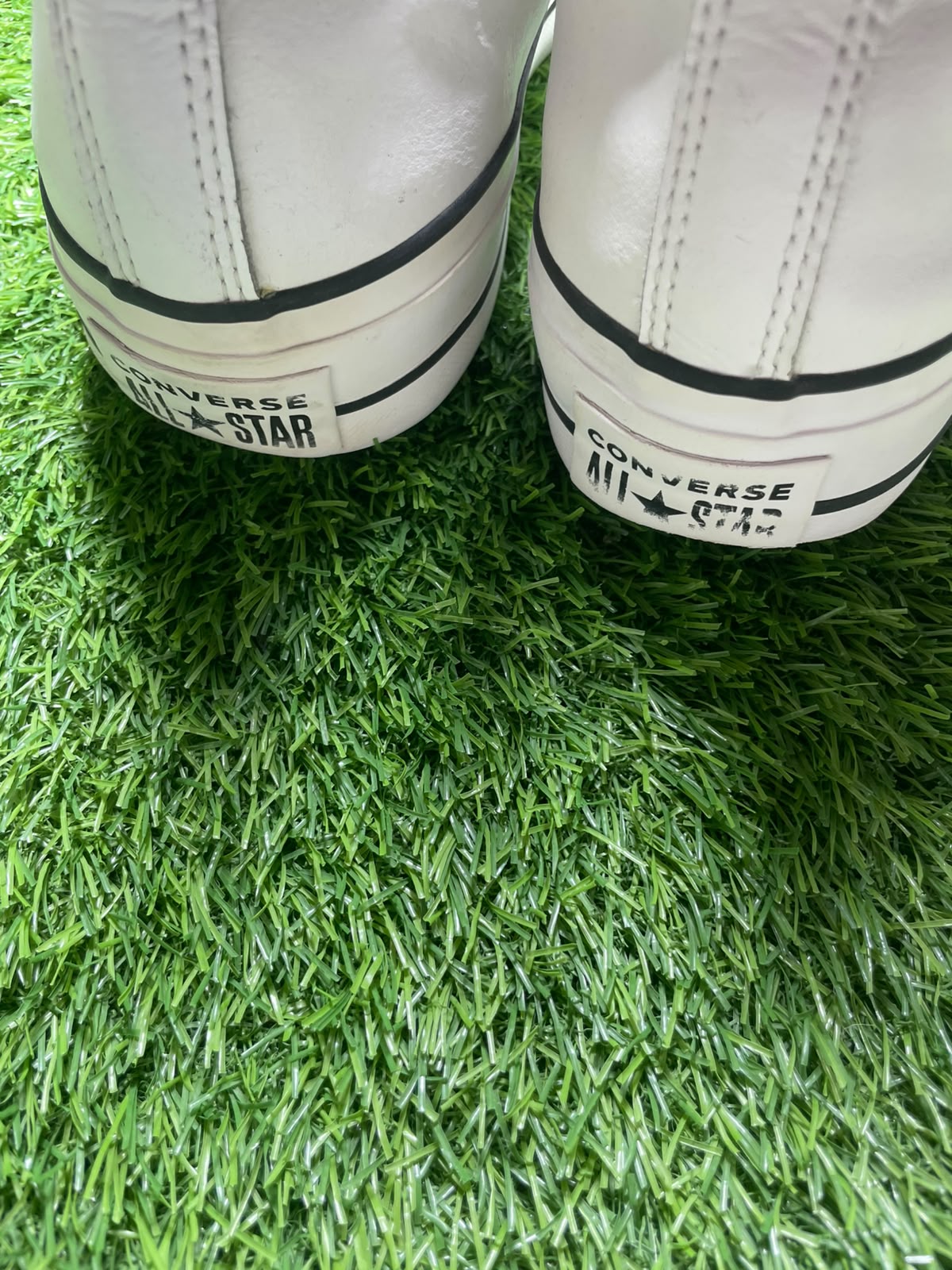 WHITE Converse High Top ( 41 / 7.5 )