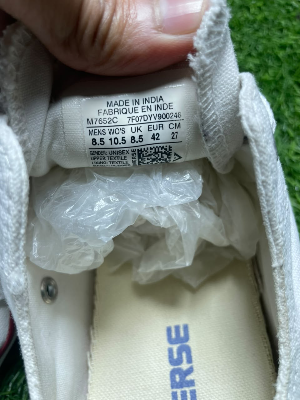 Converse Low Top (42 / 8.5 )