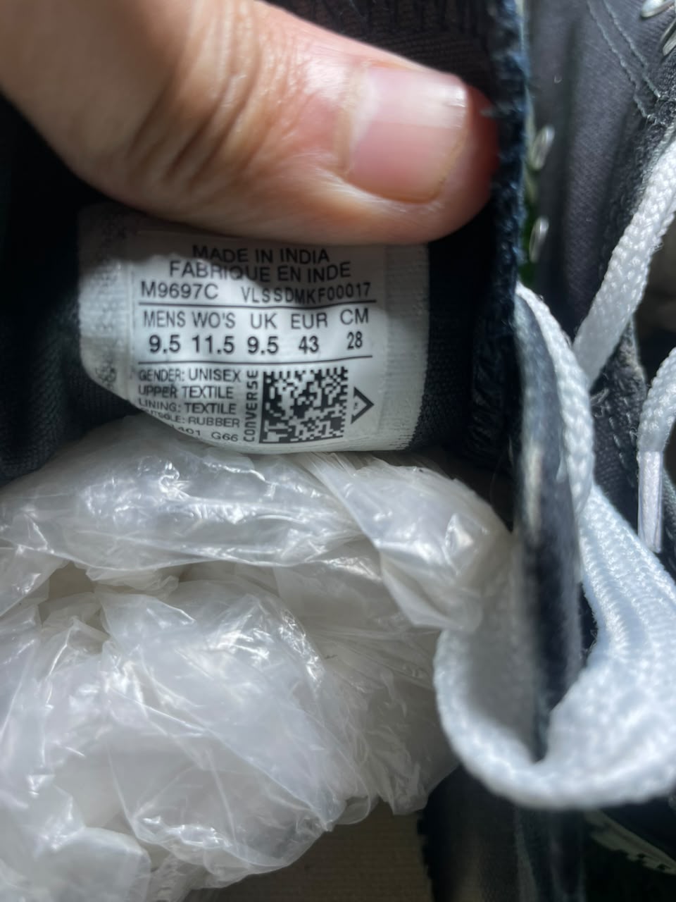 Black Converse Low Top ( 43 / 9 )
