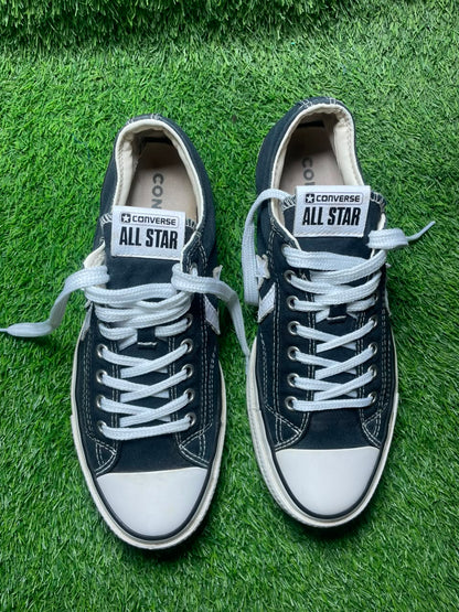 Converse Low Top (42 / 8.5 )