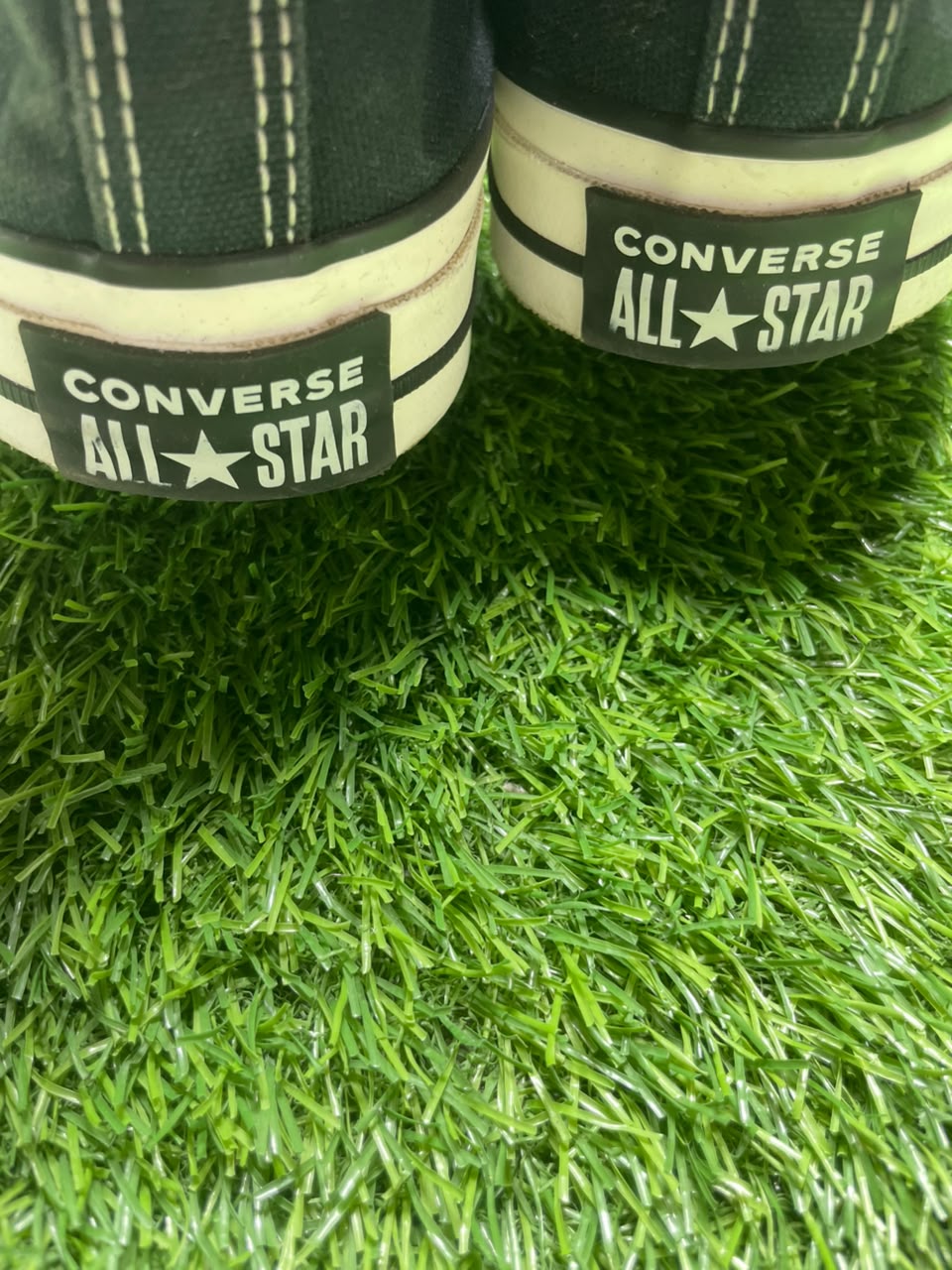 Converse Low Top (42 / 8.5 )