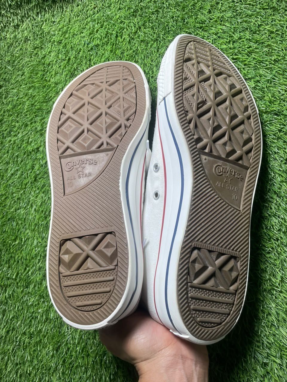 WHITE Converse Low Top ( 44 / 10 )
