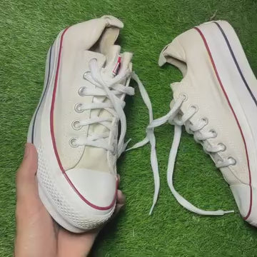 Beige Converse Low Top (Size 39 / 8)
