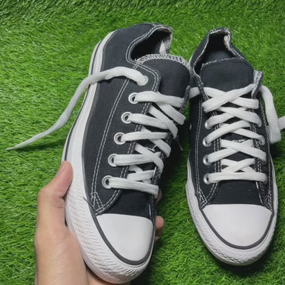 Black Converse Low Top (Size 39 / 8)