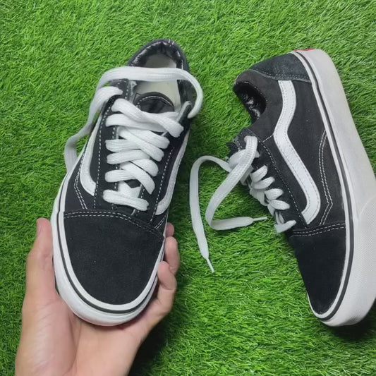 Black Vans Low Top (37 / 6)