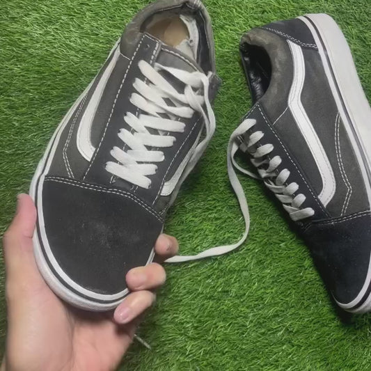Black Vans Low Top (40 / 8.5)