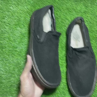Black Vans Low Top (42.5 / 10.5)