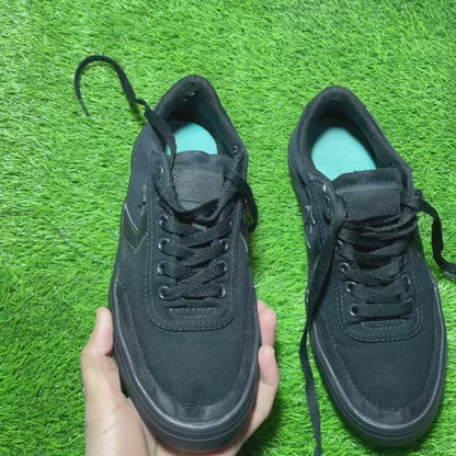 Black Converse Low Top (Size 39 / 8)