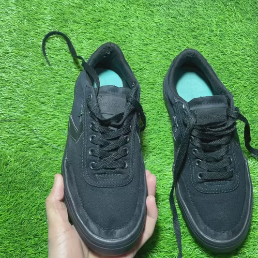 Black Converse Low Top (Size 39 / 8)