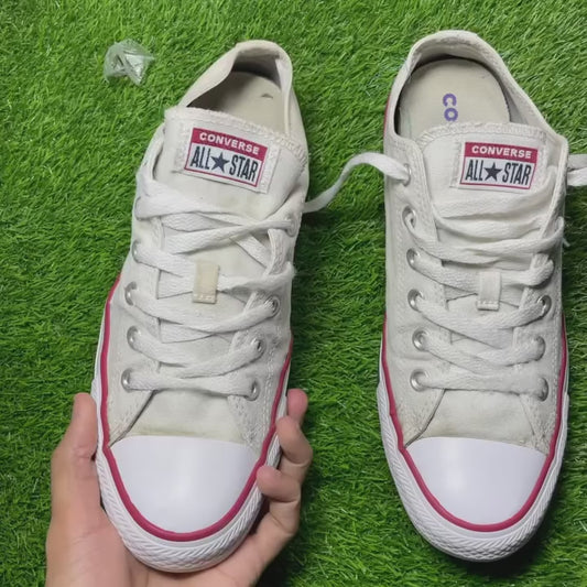 Beige Converse Low Top (41.5 / 9.5)