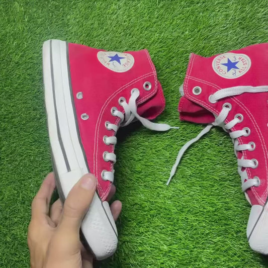 Red Converse High Top (39.5 / 8)