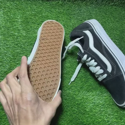 Black Vans Low Top (Size 40 / 8.5)