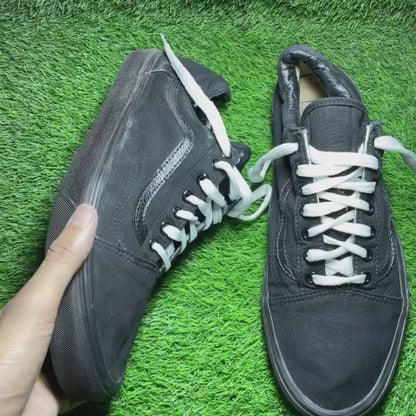 Black Vans Low Top (44.5 / 12.5)