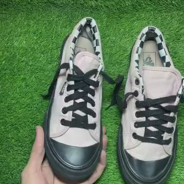 Beige Vans Low Top (Size 38.5 / 7.5)