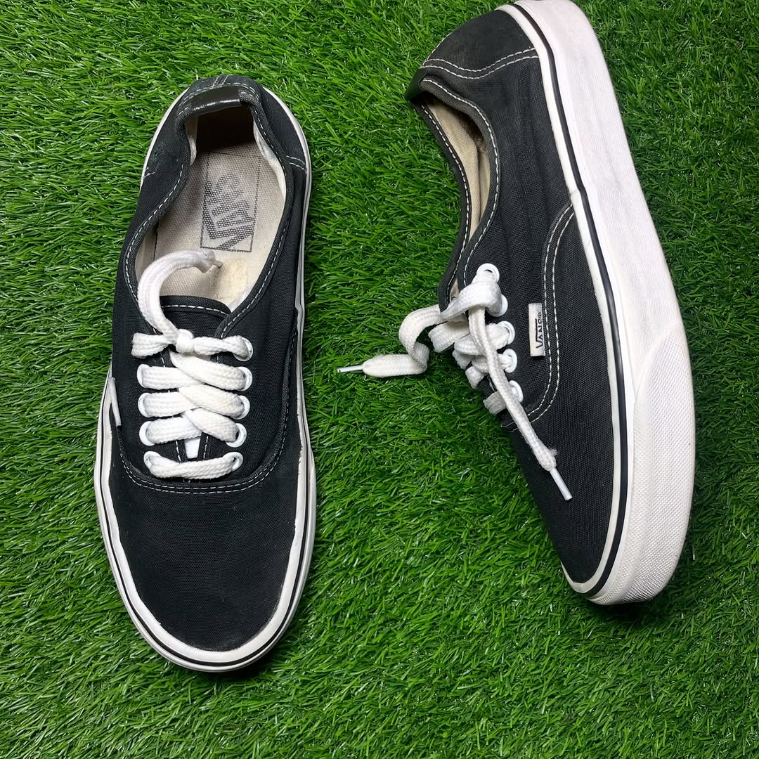 Black Vans Low Top(40.5 / 8.5)