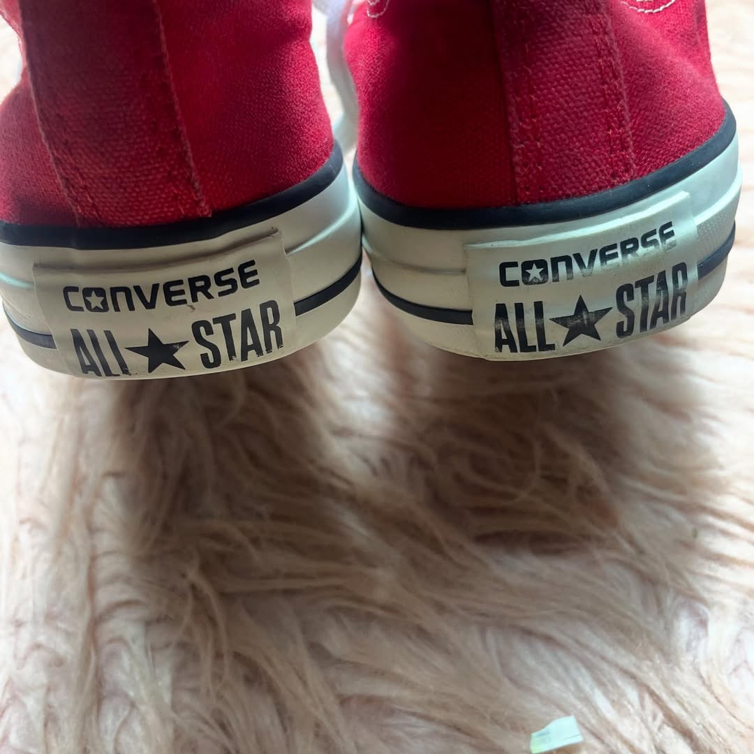 Red Converse Low Top(Size 40 / 8.5)