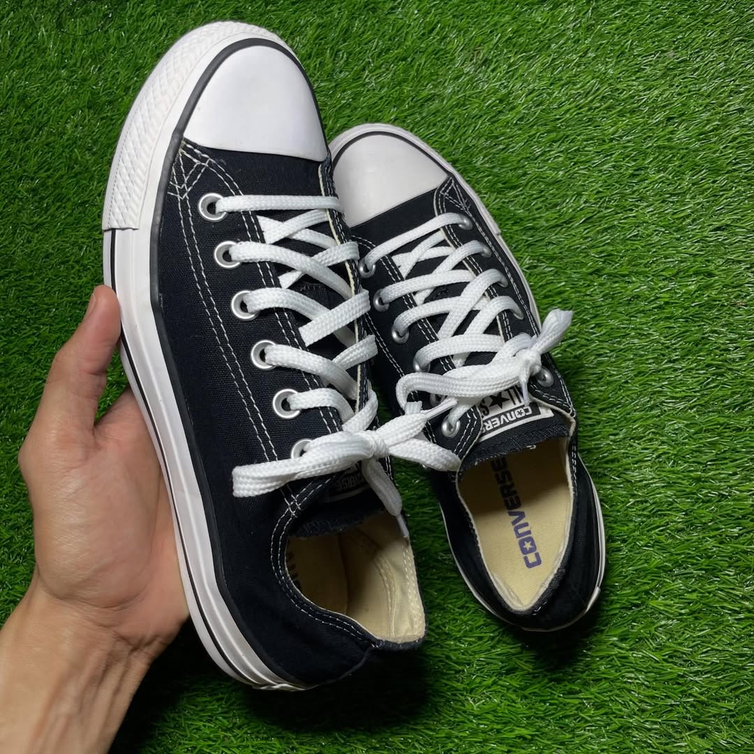 Black Converse Low Top(Size 40 / 8.5)