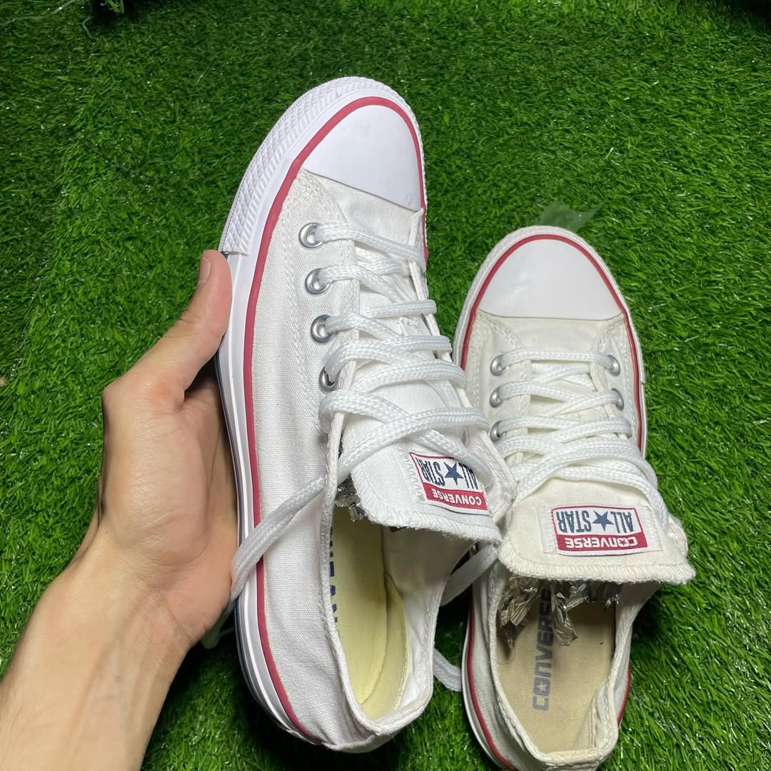 White Converse Low Top(Size 39 - 39.5 / 8)