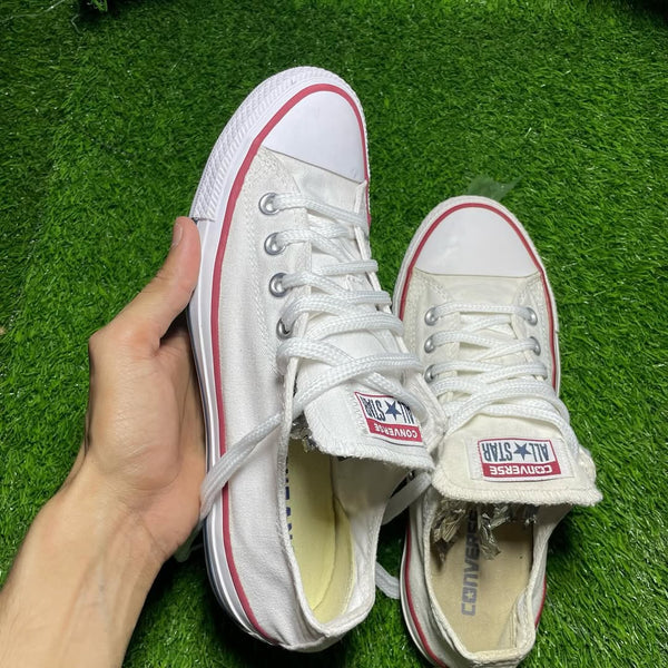 White Converse Low Top(Size 39 - 39.5 / 8)