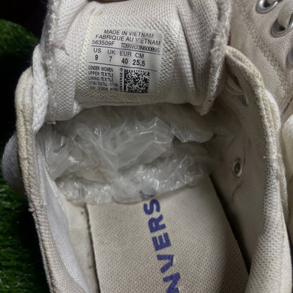 Beige Converse Low Top (40 / 8.5)